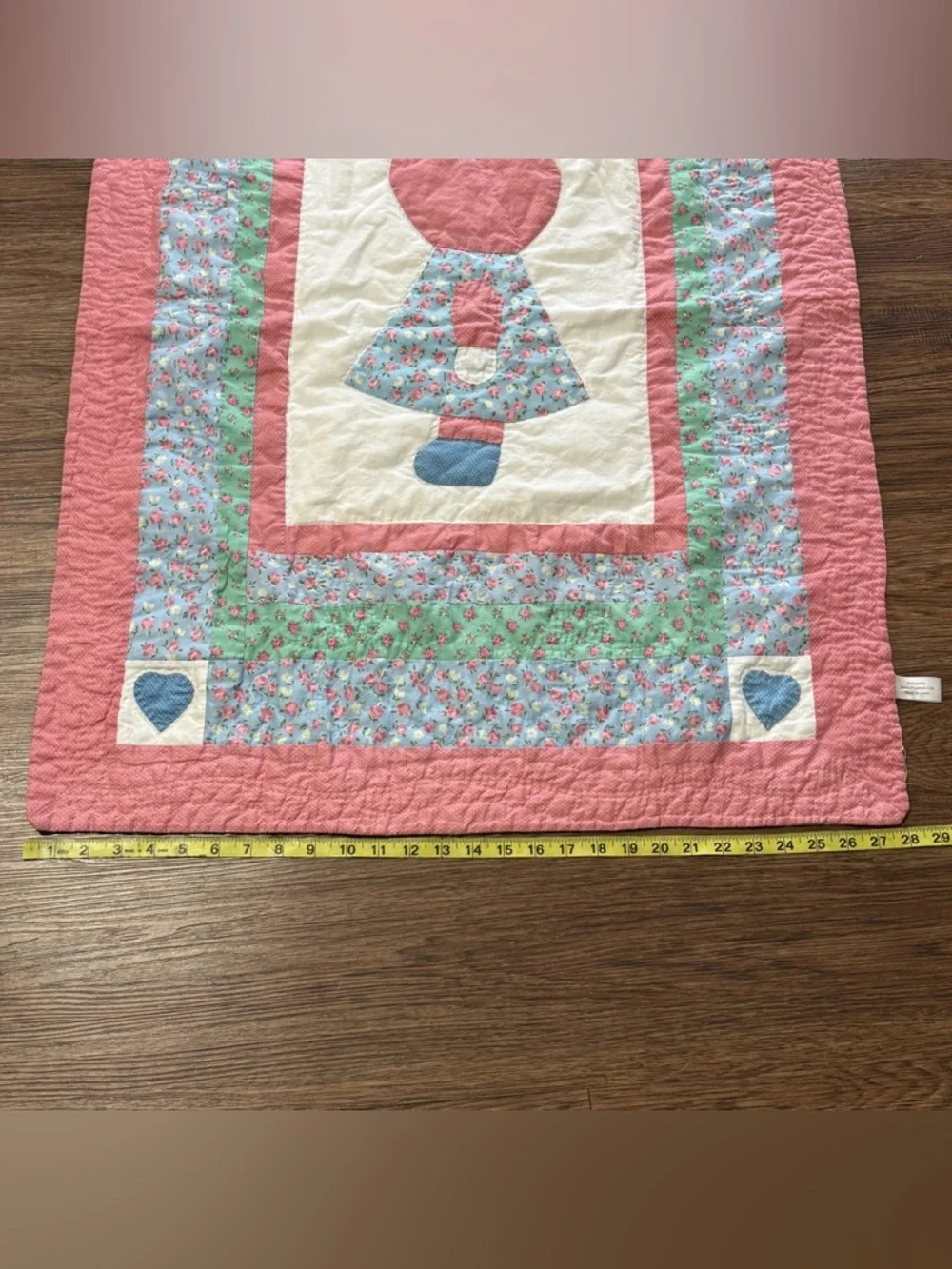 Vintage Britannica Sun Bonnet Sue Wall Hanging or Crib Quilt 28” x 38”